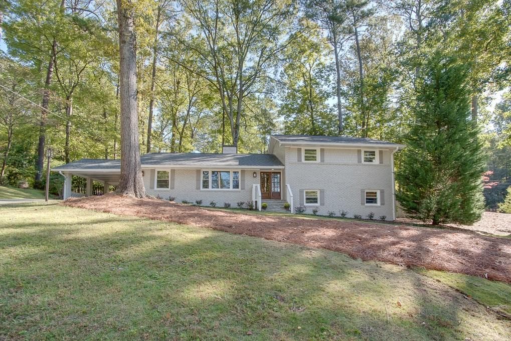 4 bedroom, 2,473 sq ft single family residence sold at 2299 Echo Cliff Court, Atlanta, GA 30345