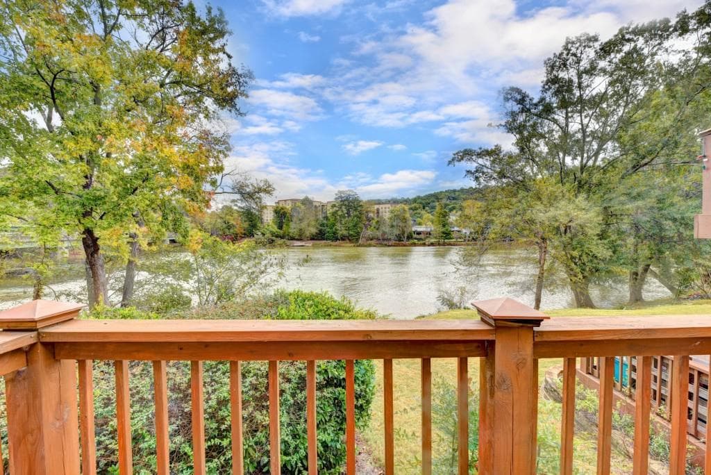 1111 Riverbend Club Drive 1111, Atlanta, GA 30339 — most recent listing photo