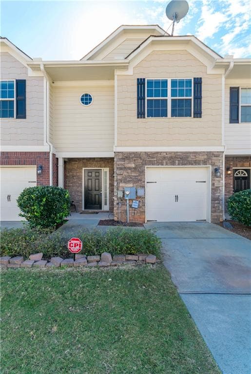 2002 Burns View Lane, Lawrenceville, GA 30044 — most recent listing photo