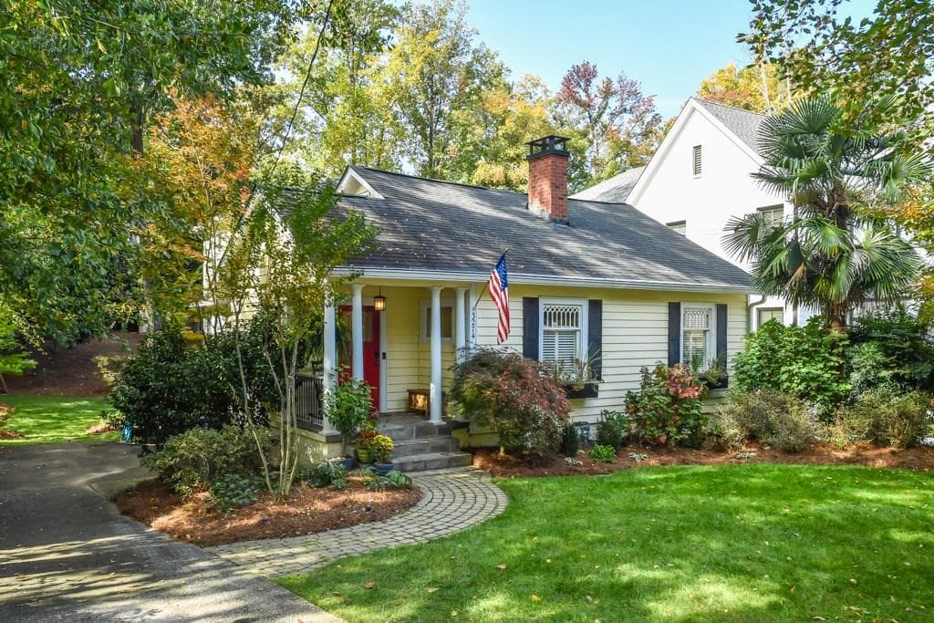 4 bedroom, 2,368 sq ft single family residence sold at 3274 W Shadowlawn Avenue, Atlanta, GA 30305