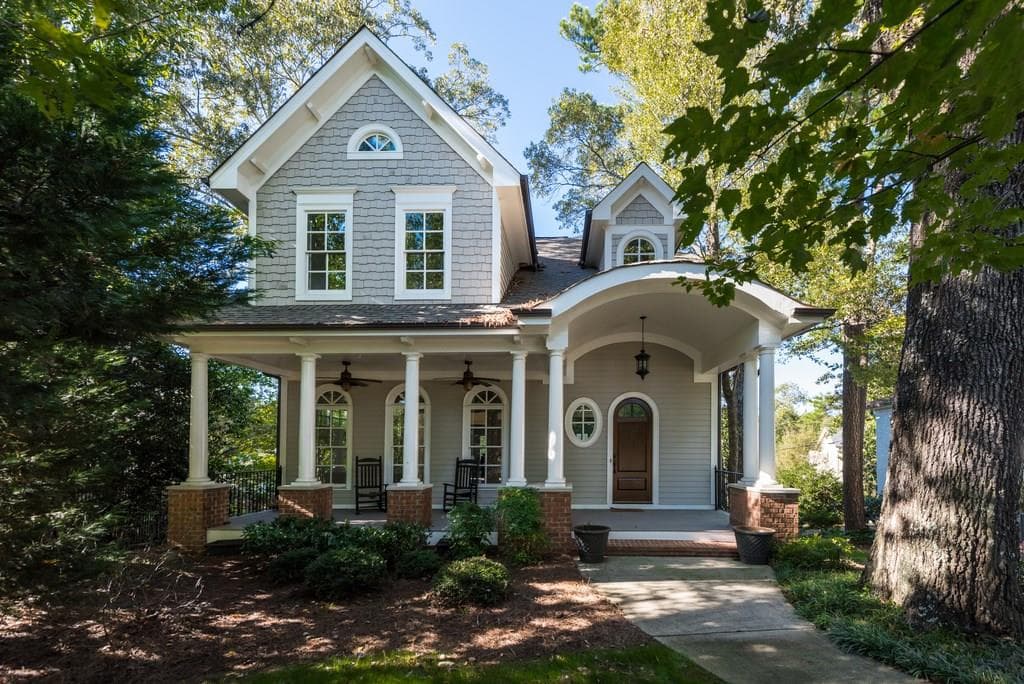 4 bedroom, 3,839 sq ft single family residence sold at 3600 Habersham Road, Atlanta, GA 30305