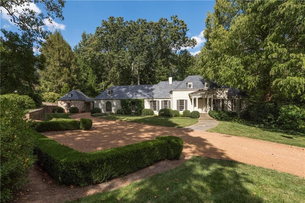 5 bedroom, 7,525 sq ft single family residence sold at 255 Peachtree Battle Avenue, Atlanta, GA 30305
