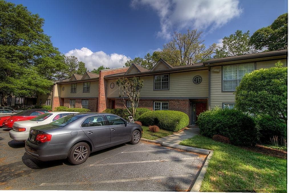 2 bedroom, 1,585 sq ft condominium sold at 1230 Weatherstone Drive, Atlanta, GA 30324