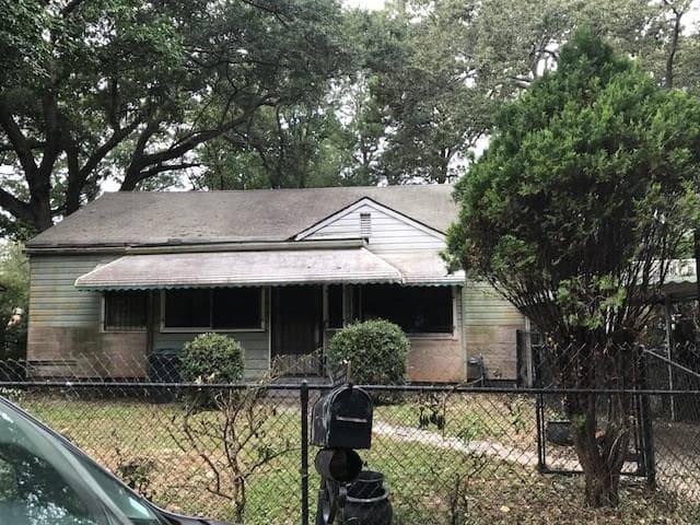 3 bedroom, 1,126 sq ft single family residence sold at 1137 Mayland Circle, Atlanta, GA 30310