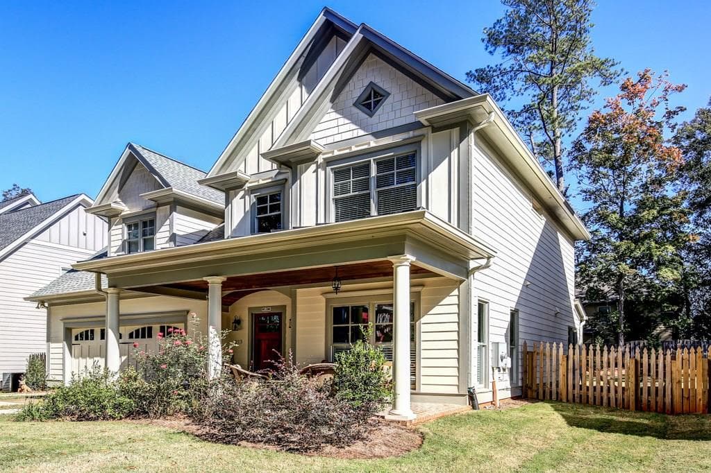 3 bedroom, 2,400 sq ft single family residence sold at 213 Ohm Avenue, Avondale Estates, GA 30002