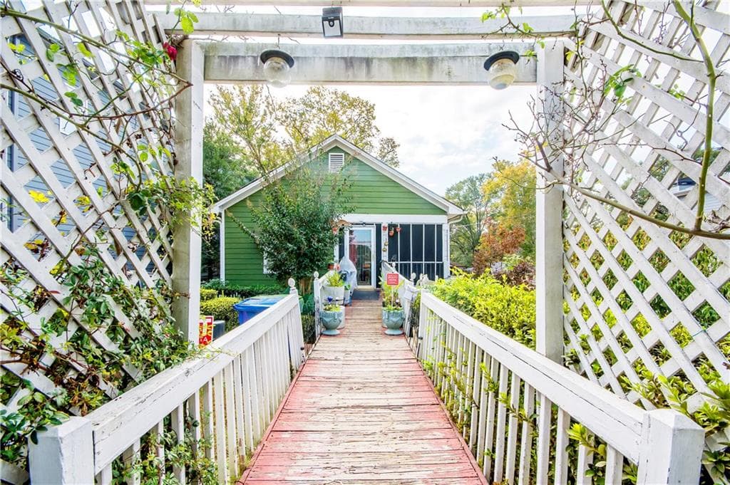 3 bedroom, 918 sq ft single family residence sold at 201 Little Street, Atlanta, GA 30315