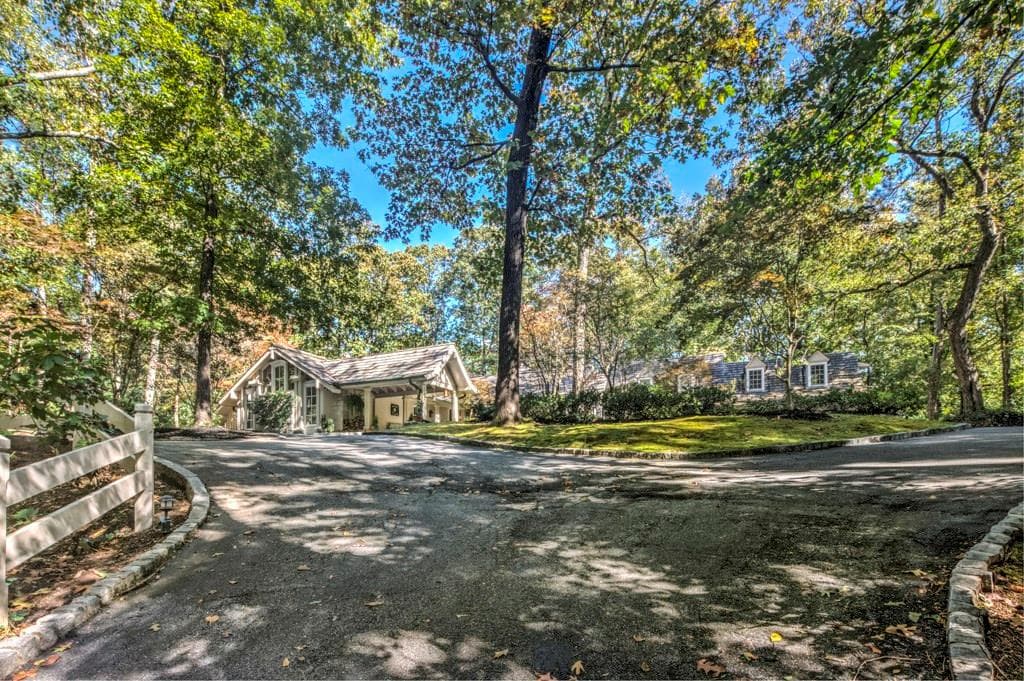 4 bedroom, 5,194 sq ft single family residence sold at 4159 Conway Valley Road, Atlanta, GA 30327
