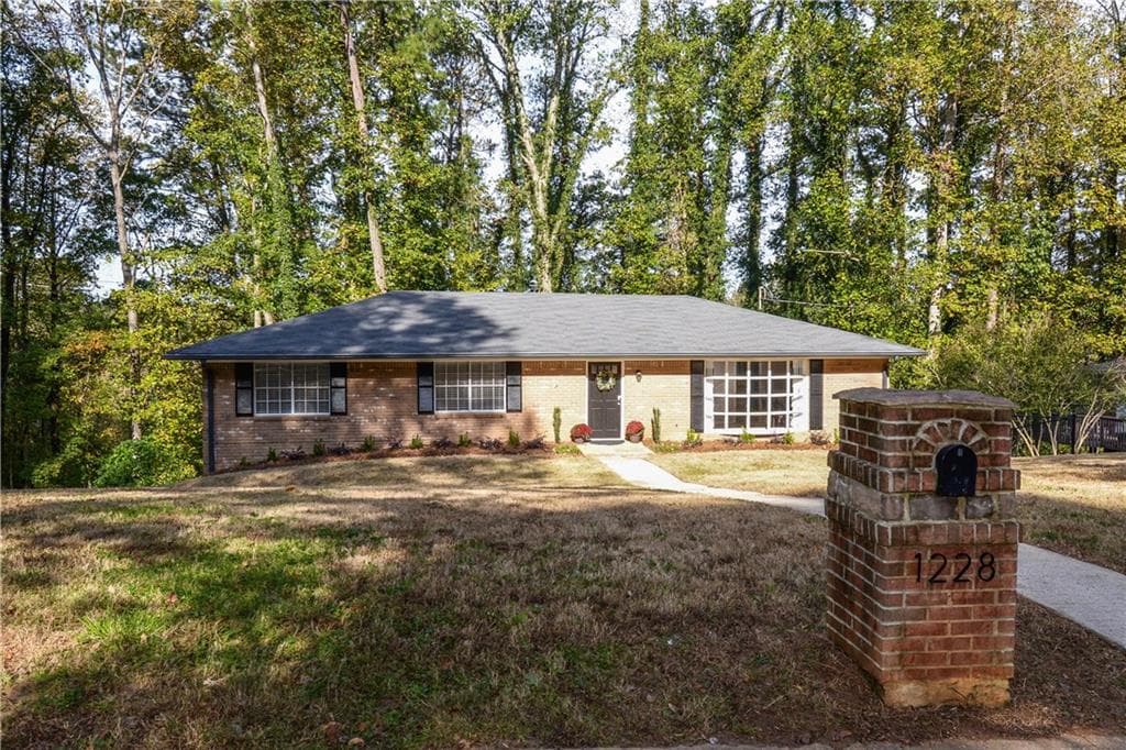 3 bedroom, 1,624 sq ft single family residence sold at 1228 Woodleigh Road, Marietta, GA 30008