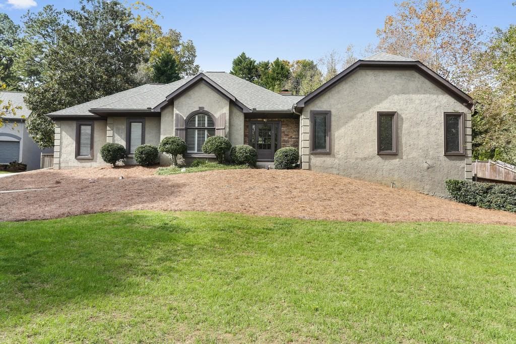 3 bedroom, 3,116 sq ft single family residence sold at 135 Bayvale Court, Atlanta, GA 30328