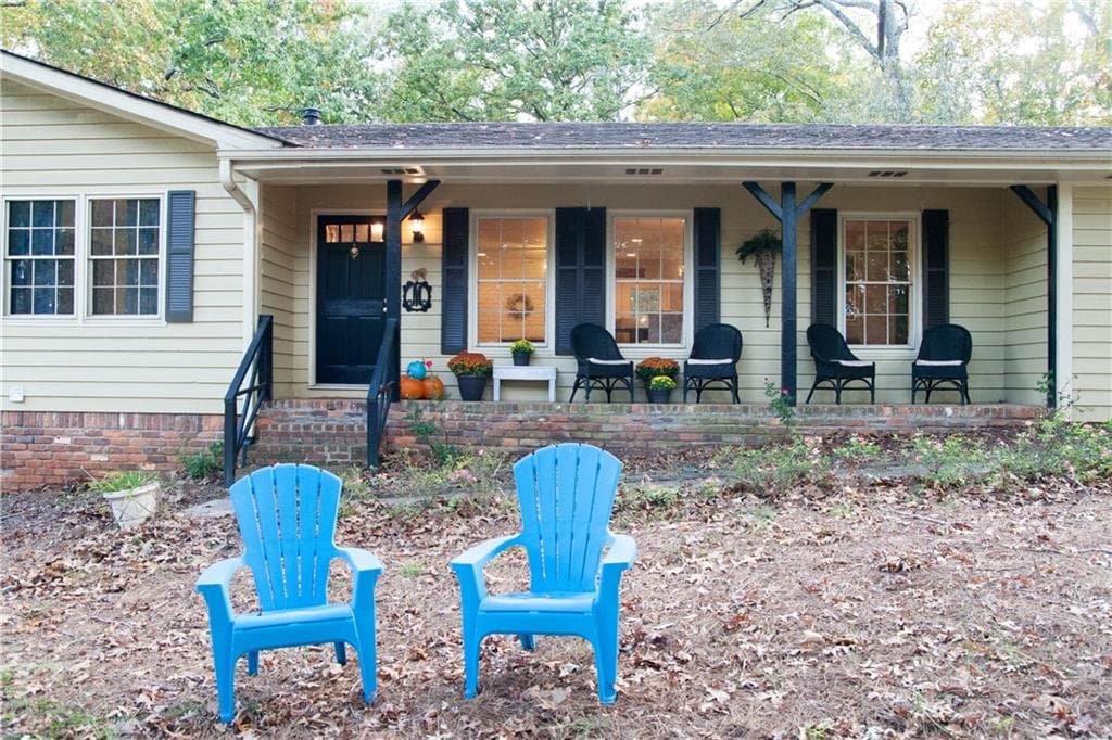 3 bedroom, 2,309 sq ft single family residence sold at 4646 Mountain Creek Drive, Roswell, GA 30075