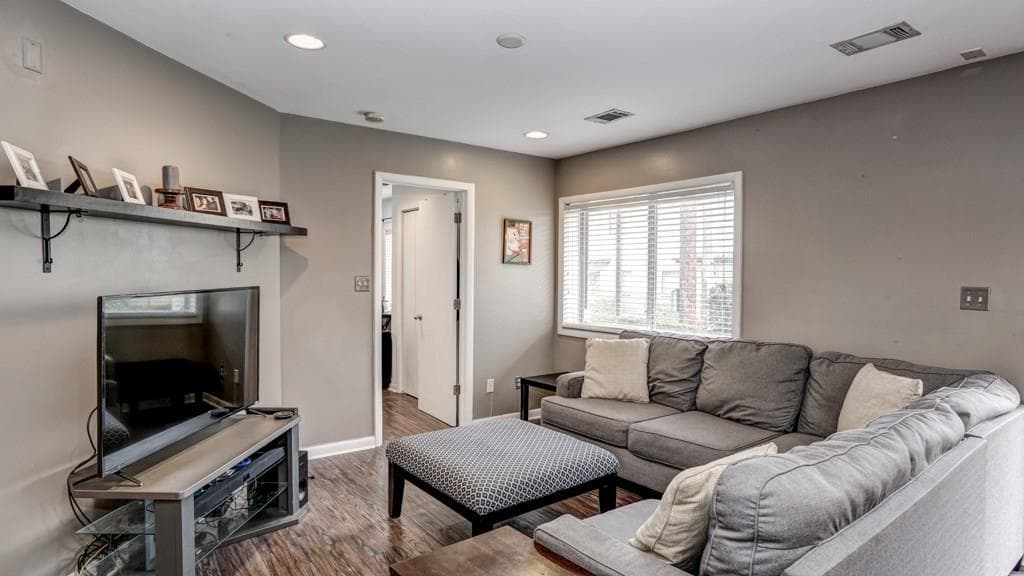 3 bedroom, 1,611 sq ft condominium sold at 3501 Roswell Road 211, Atlanta, GA 30305