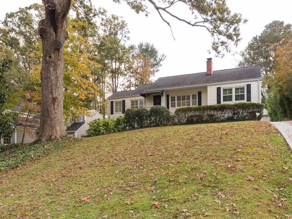 3 bedroom, 2,258 sq ft single family residence sold at 832 Woodley Drive, Atlanta, GA 30318