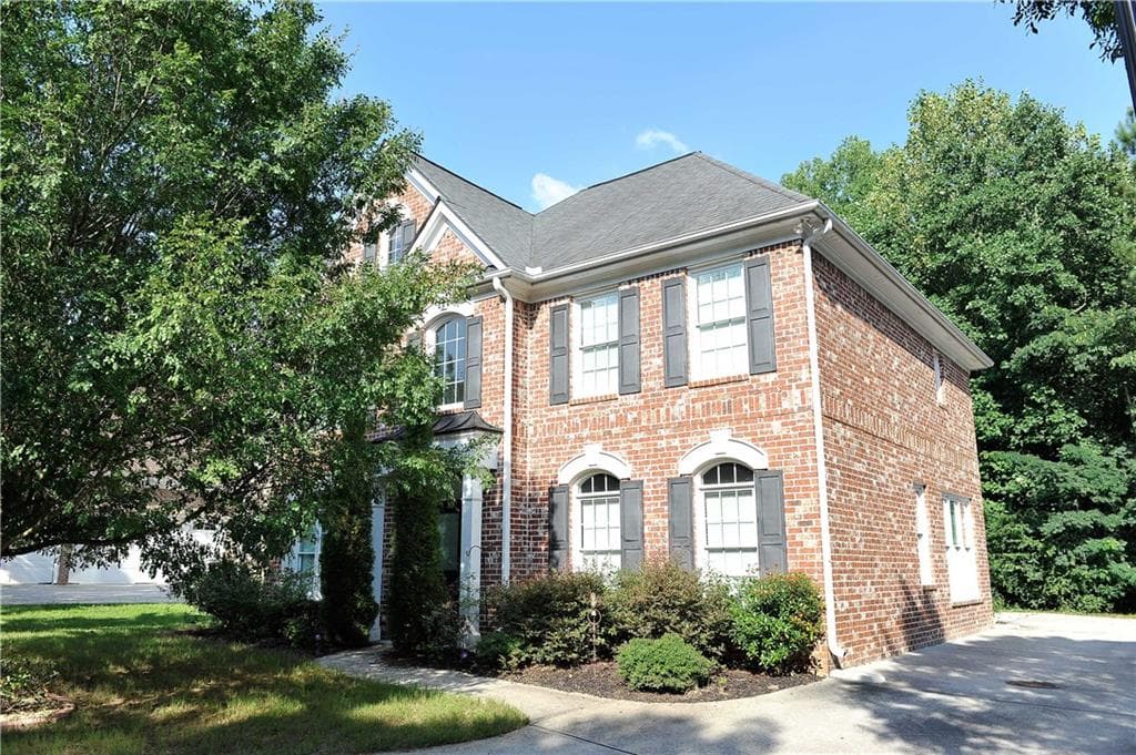 4 bedroom, 3,252 sq ft single family residence sold at 125 Beracah Walk, Atlanta, GA 30331