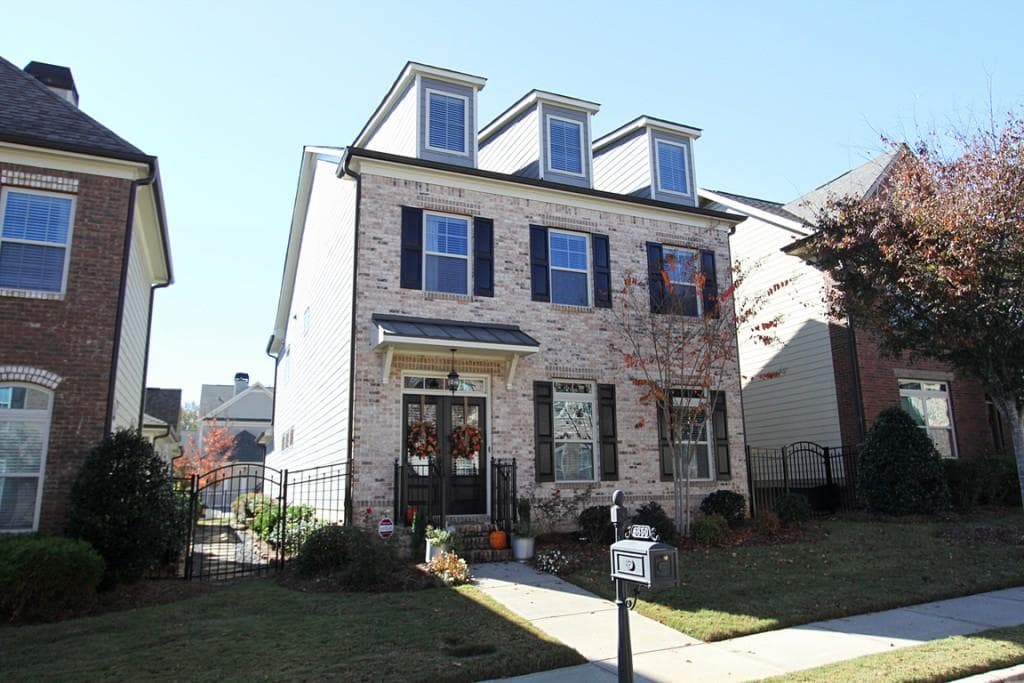 4 bedroom, 2,600 sq ft single family residence sold at 6850 Counselors Way, Alpharetta, GA 30005