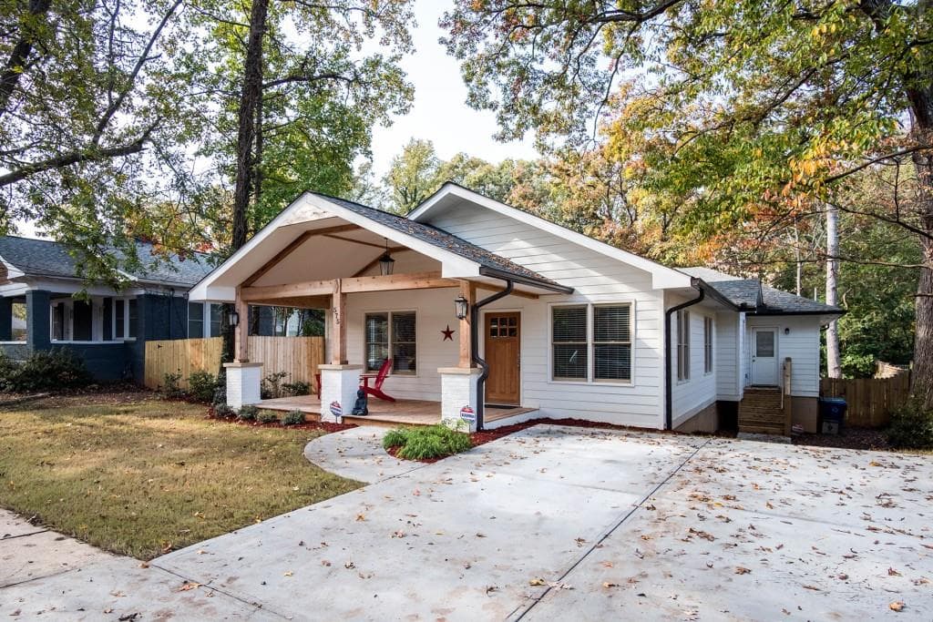 3 bedroom, 2,300 sq ft single family residence sold at 575 Gresham Avenue, Atlanta, GA 30316