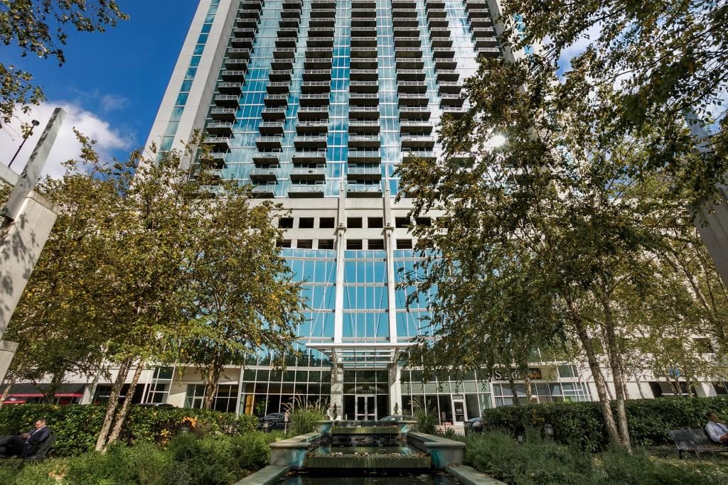 1 bedroom, 783 sq ft condominium sold at 3324 Peachtree Road 812, Atlanta, GA 30326