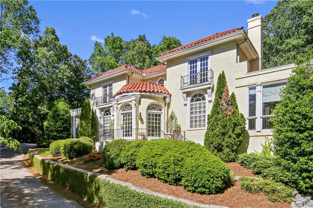 5 bedroom, 6,290 sq ft single family residence sold at 3571 Tuxedo Park, Atlanta, GA 30305