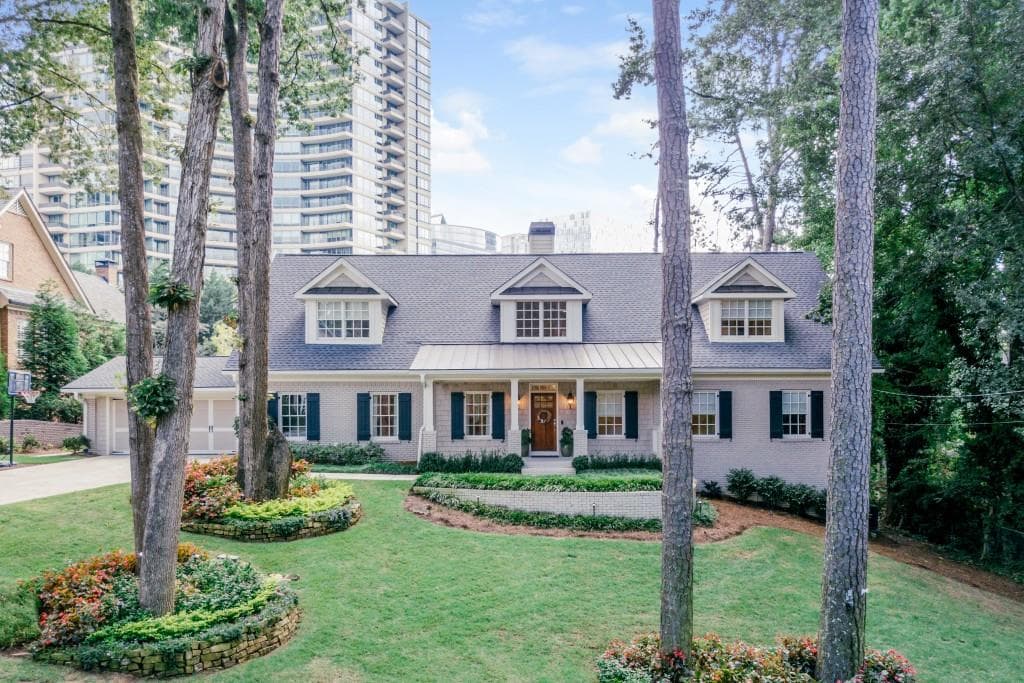 5 bedroom, 5,207 sq ft single family residence sold at 701 Longleaf Drive, Atlanta, GA 30342