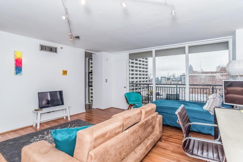 1 bedroom, 655 sq ft condominium sold at 620 Peachtree Street 1616, Atlanta, GA 30308