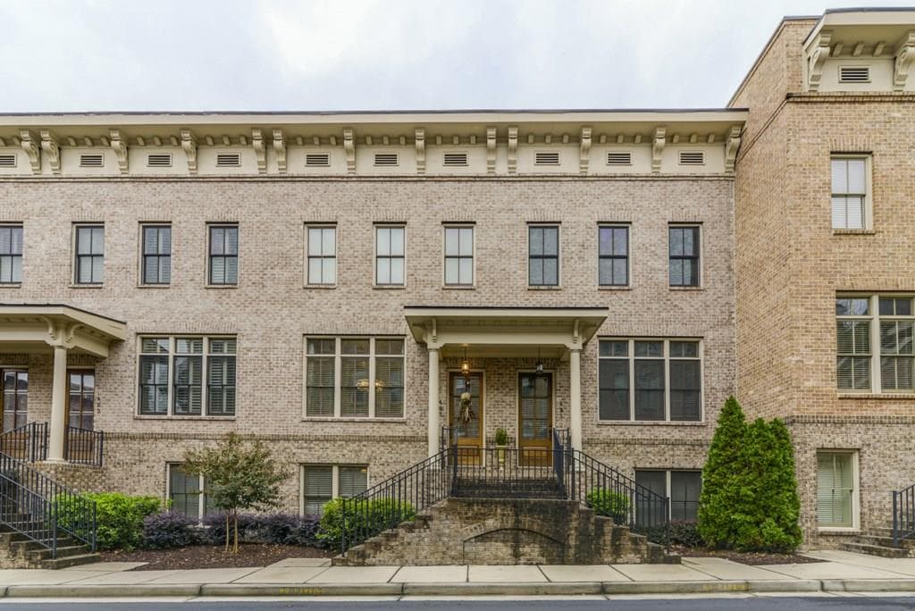 3 bedroom, 2,212 sq ft townhouse sold at 487 Ansley Court 304, Atlanta, GA 30324