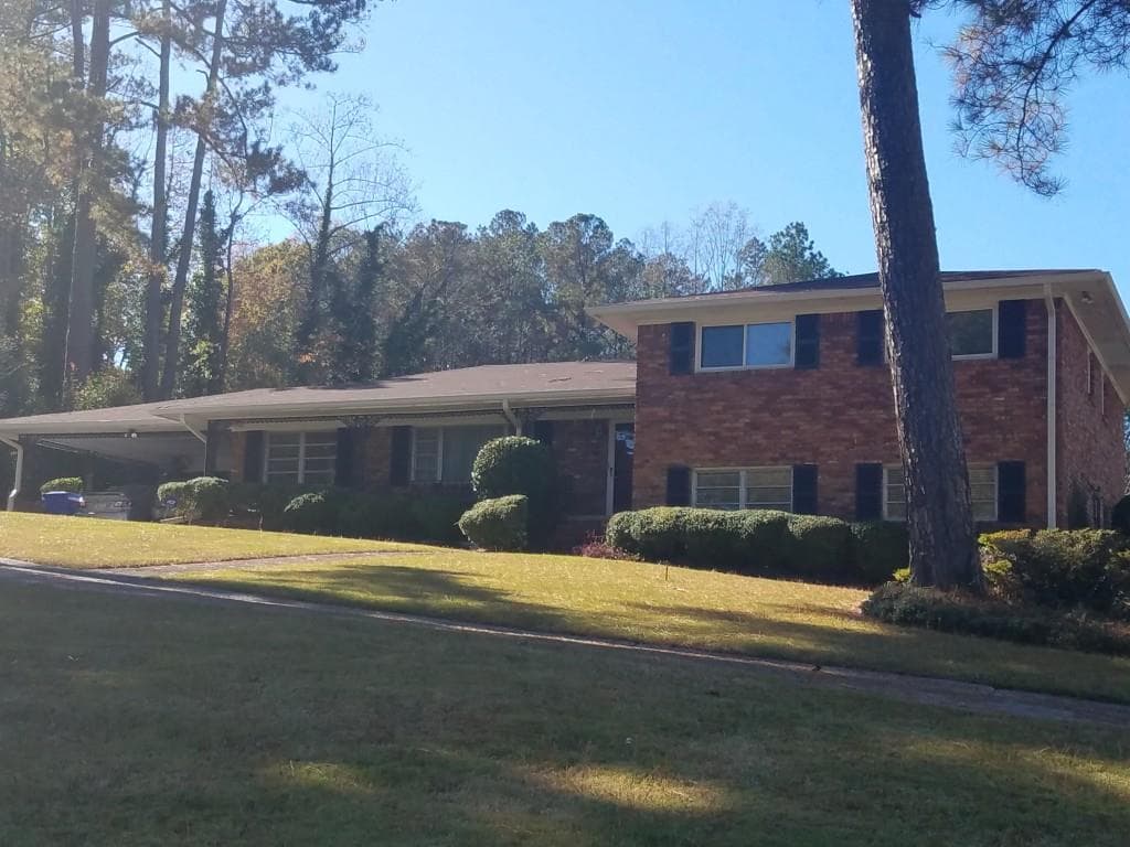 4 bedroom single family residence sold at 1870 Loch Lomond Trail, Atlanta, GA 30331