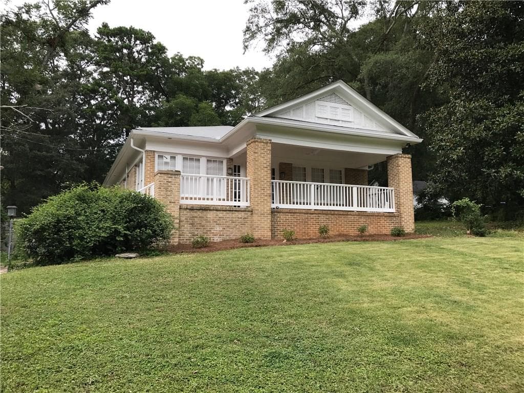 3 bedroom, 1,866 sq ft single family residence sold at 1687 S Gordon Street, Atlanta, GA 30310