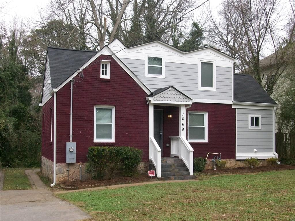 3 bedroom, 1,688 sq ft single family residence sold at 1669 Emerald Avenue, Atlanta, GA 30310