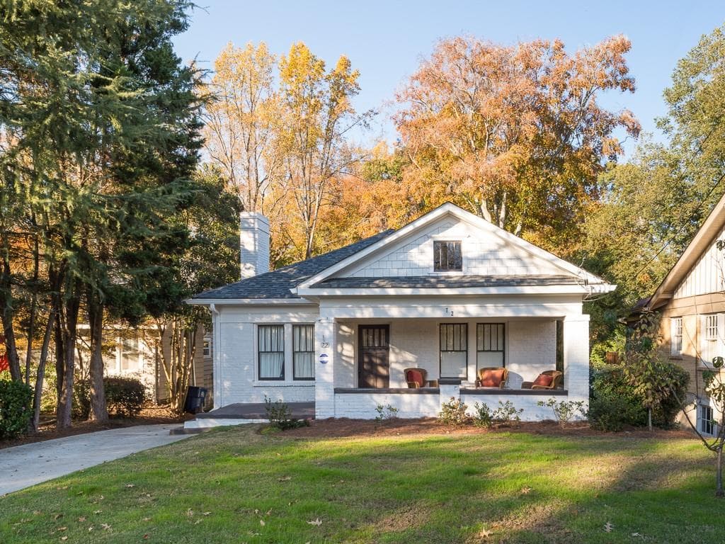 3 bedroom, 1,436 sq ft single family residence sold at 72 Peachtree Hills Avenue, Atlanta, GA 30305
