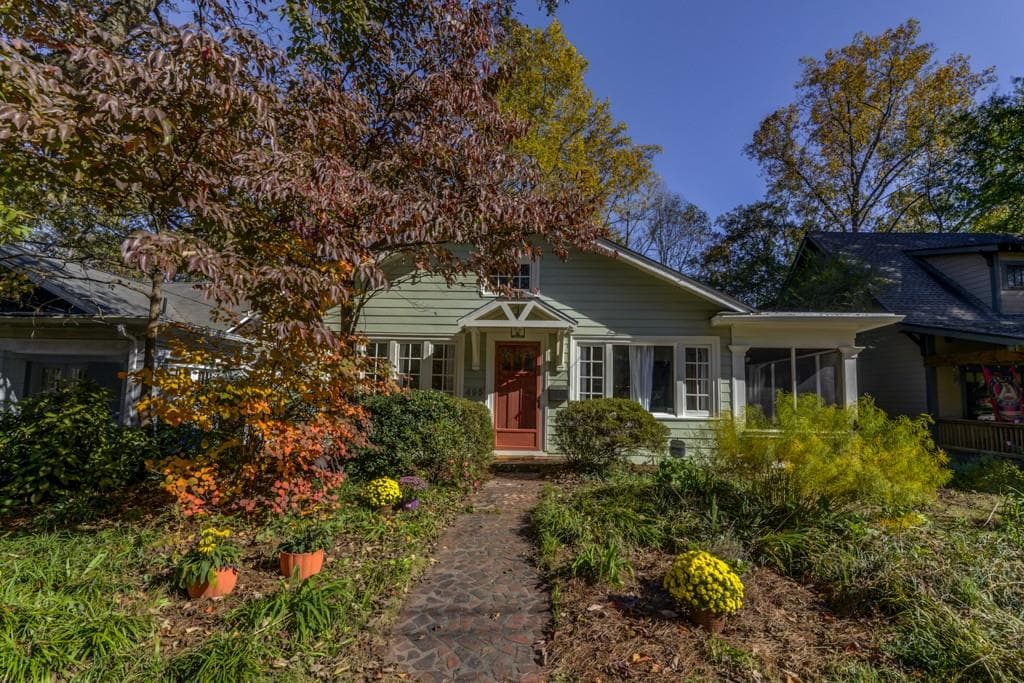 3 bedroom, 2,100 sq ft single family residence sold at 495 Hardendorf Avenue, Atlanta, GA 30307