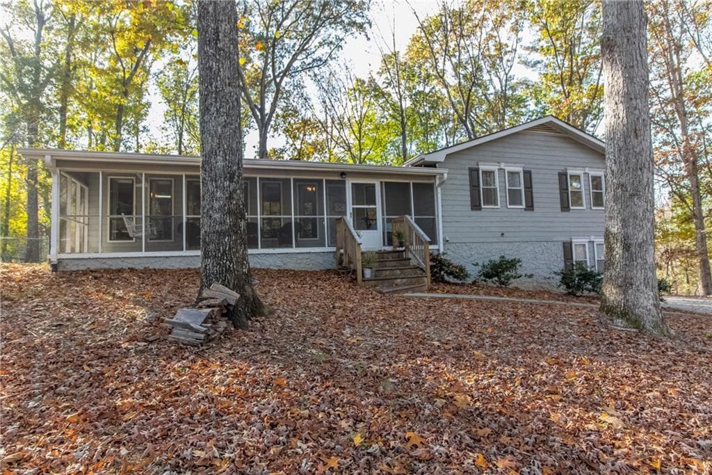 4 bedroom, 2,660 sq ft single family residence sold at 1055 Acworth Due West Road, Kennesaw, GA 30152