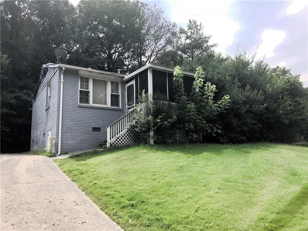 3 bedroom, 1,000 sq ft single family residence sold at 825 Bolton Place, Atlanta, GA 30331