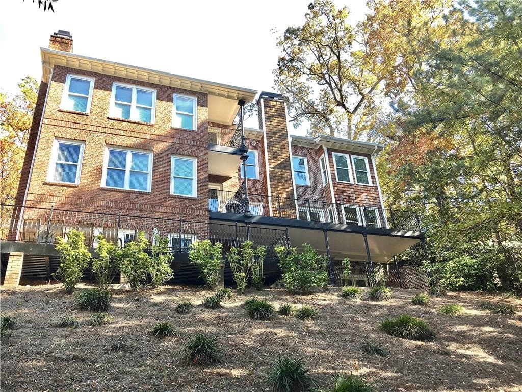 4 bedroom, 4,240 sq ft townhouse sold at 1294 Lenox Park Boulevard, Brookhaven, GA 30319
