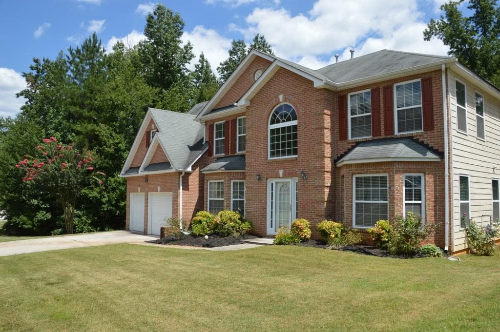 5 bedroom, 2,935 sq ft single family residence sold at 6260 Selborn Drive, Atlanta, GA 30331