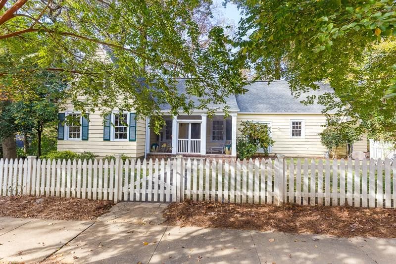 3 bedroom, 3,055 sq ft single family residence sold at 697 Gladstone Road, Atlanta, GA 30318