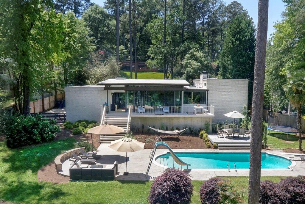 5 bedroom, 3,880 sq ft single family residence sold at 2772 Ridgemore Road, Atlanta, GA 30318