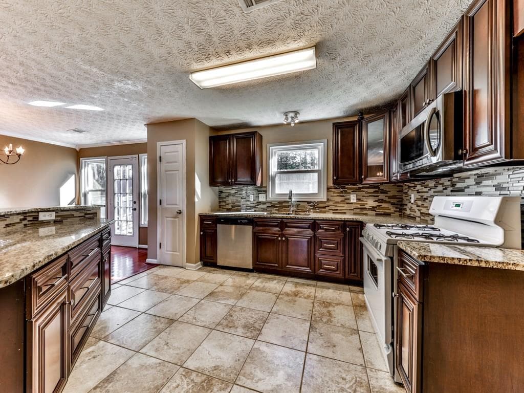 4 bedroom, 1,807 sq ft single family residence sold at 2735 Northgate Way, Acworth, GA 30101