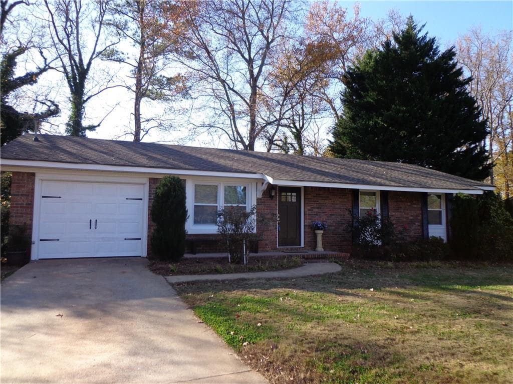 3 bedroom, 1,025 sq ft single family residence sold at 208 Pine Forest Drive, Cumming, GA 30040