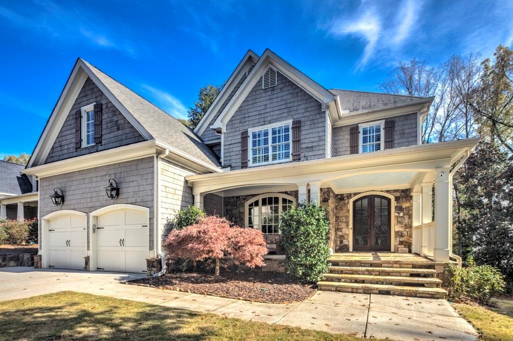 5 bedroom, 6,070 sq ft single family residence sold at 4179 Glengary Drive, Atlanta, GA 30342