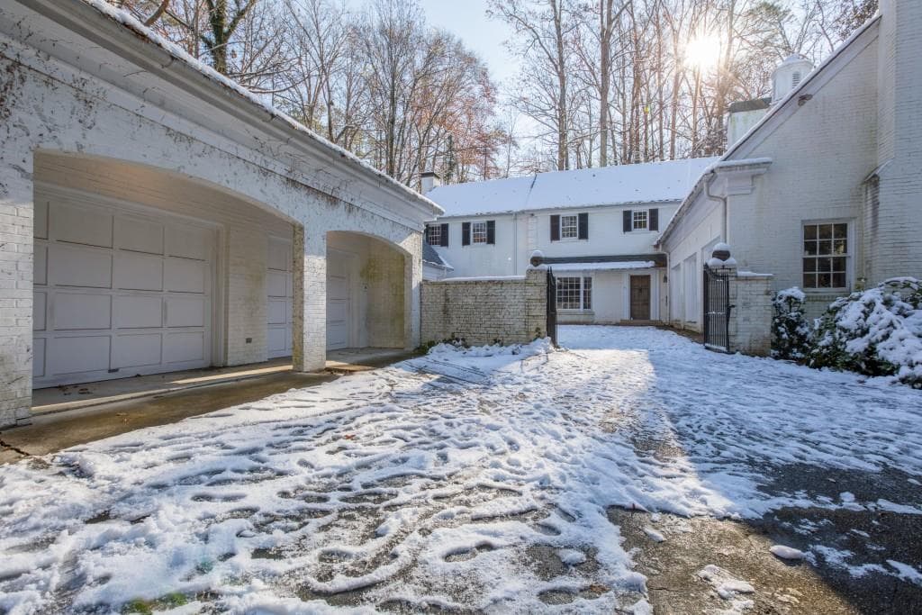 4 bedroom, 5,234 sq ft single family residence sold at 1 Habersham Way, Atlanta, GA 30305