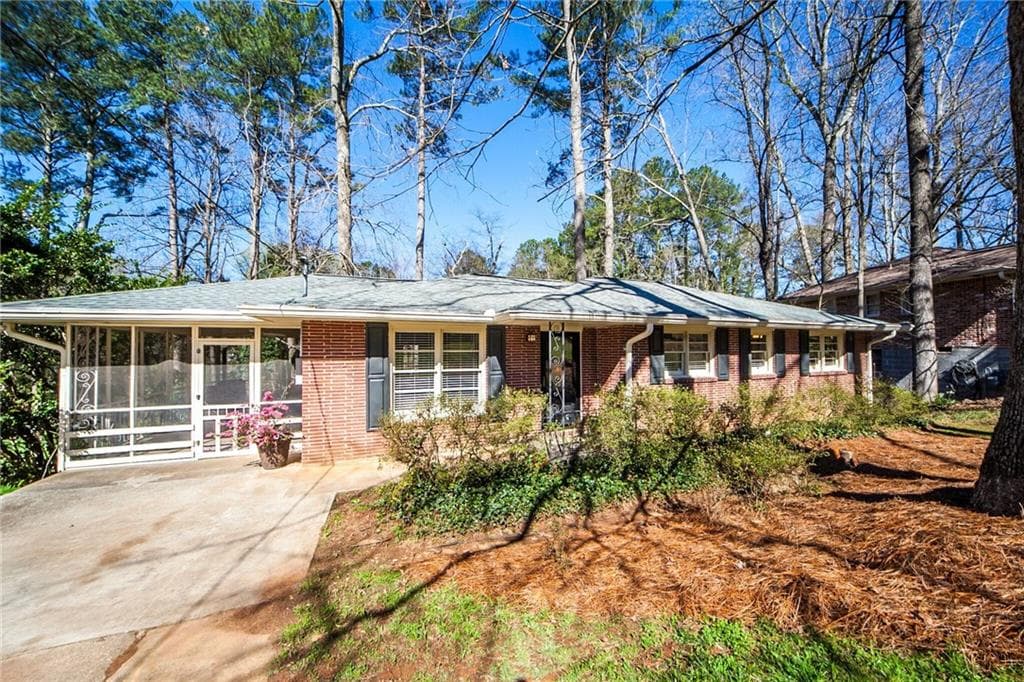 3 bedroom, 1,823 sq ft single family residence sold at 2425 Harrington Drive, Decatur, GA 30033