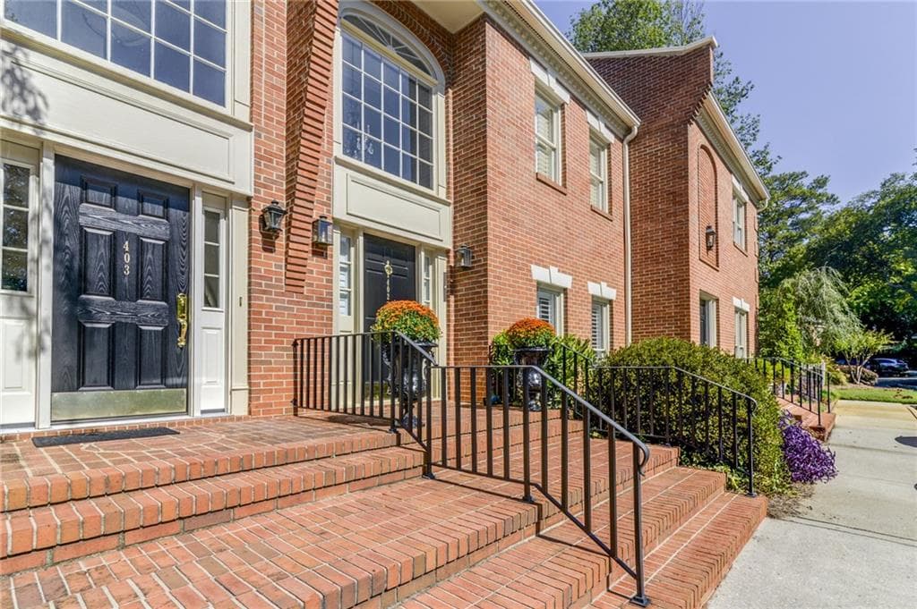 2 bedroom, 1,722 sq ft townhouse sold at 402 Ansley Villa Drive, Atlanta, GA 30324