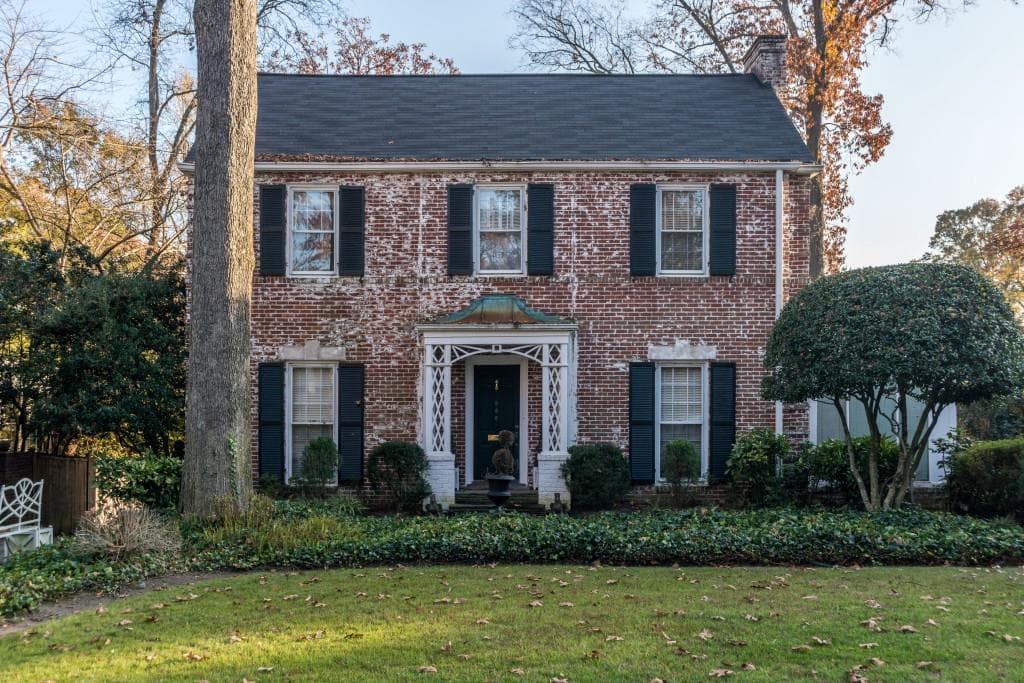 3 bedroom, 1,820 sq ft single family residence sold at 586 Collier Road, Atlanta, GA 30318