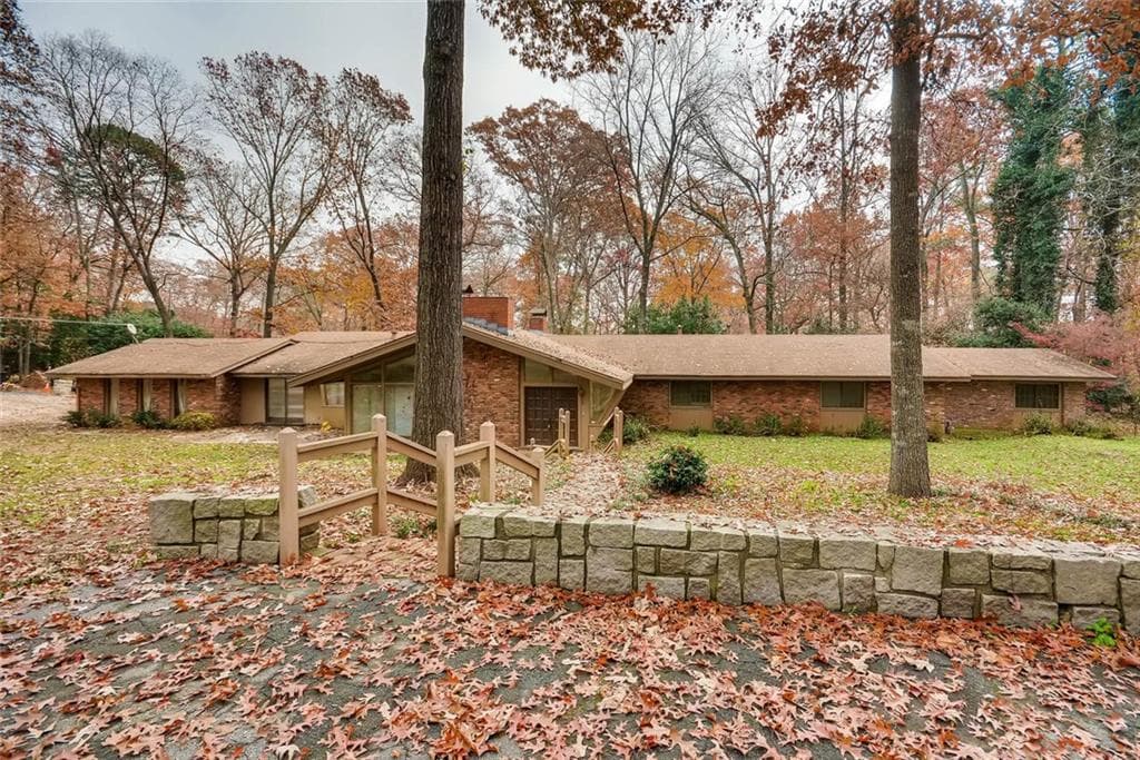 825 Spalding Drive, Sandy Springs, GA 30328 — most recent listing photo