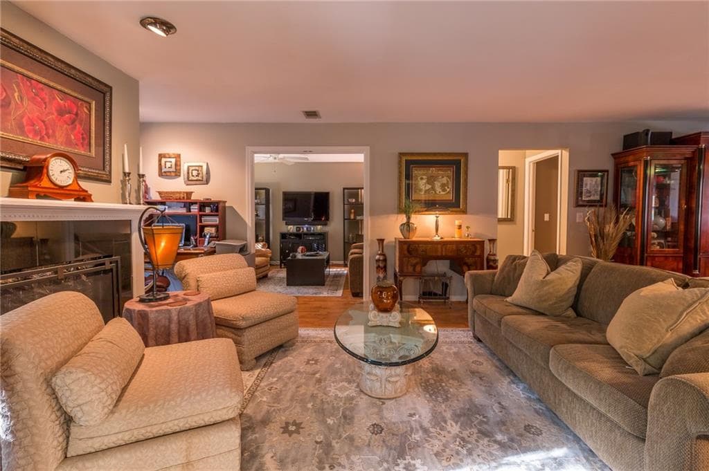 3 Saint Claire Lane, Atlanta, GA 30324 — most recent listing photo
