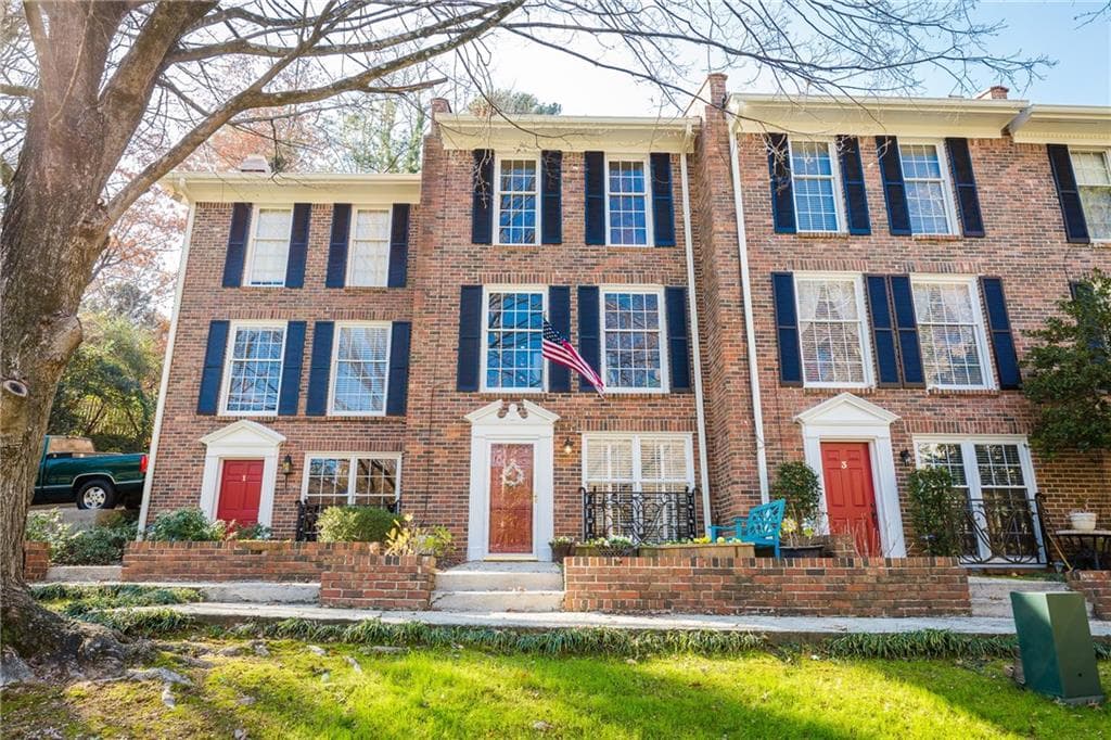 3 bedroom, 2,295 sq ft townhouse sold at 320 Alberta Terrace 2, Atlanta, GA 30305