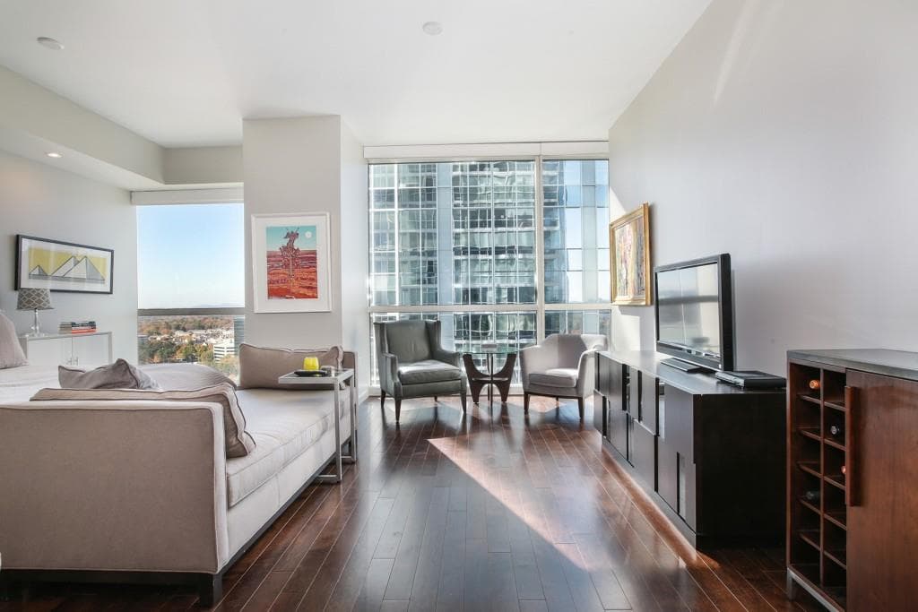 1 bedroom, 787 sq ft condominium sold at 3325 Piedmont Road 2002, Atlanta, GA 30305