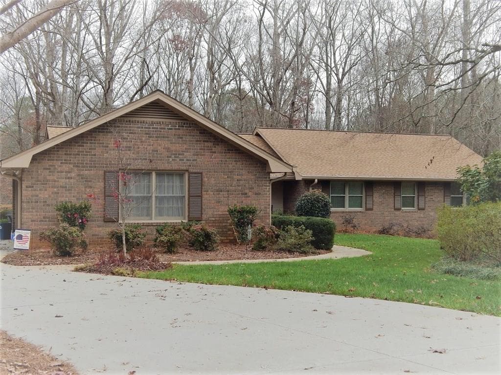 230 Oak Leaf Circle, Roswell, GA 30075 — most recent listing photo