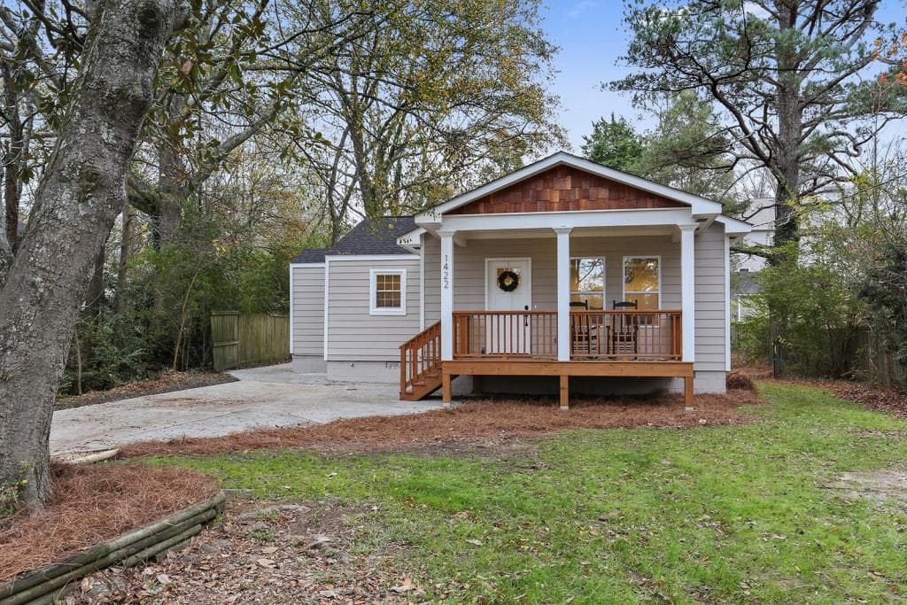 3 bedroom, 1,300 sq ft single family residence sold at 1422 Pierce Avenue, Smyrna, GA 30080