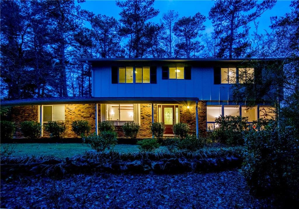 4 bedroom, 2,912 sq ft single family residence sold at 3470 Thornewood Drive, Atlanta, GA 30340