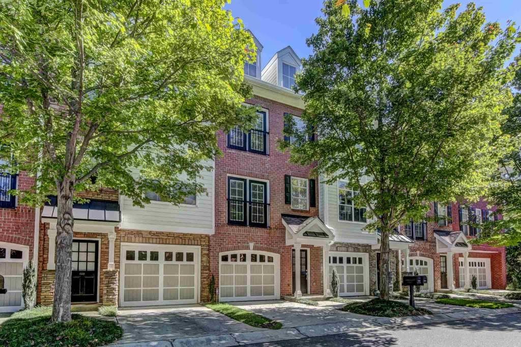 2 bedroom, 1,686 sq ft townhouse sold at 5470 Glenridge Park, Atlanta, GA 30342